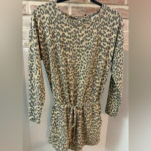 Women’s Le Lis Leopard Print Knit Long Sleeved Short Romper size Small